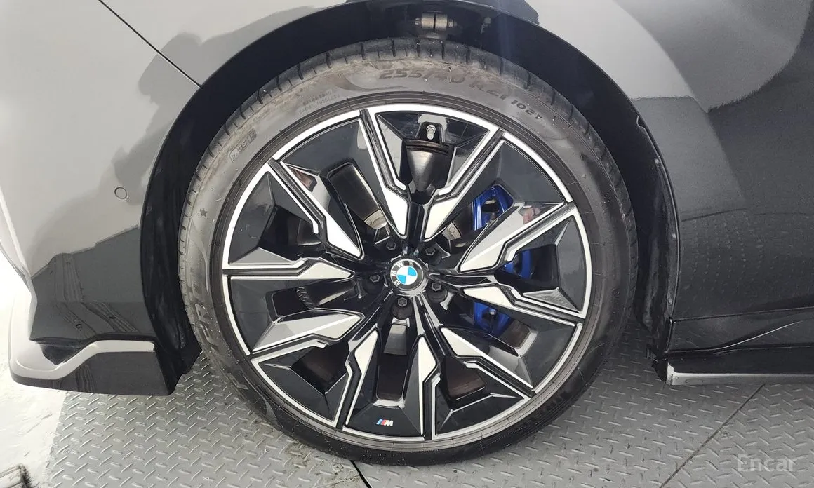 Фото 5 - BMW i7
