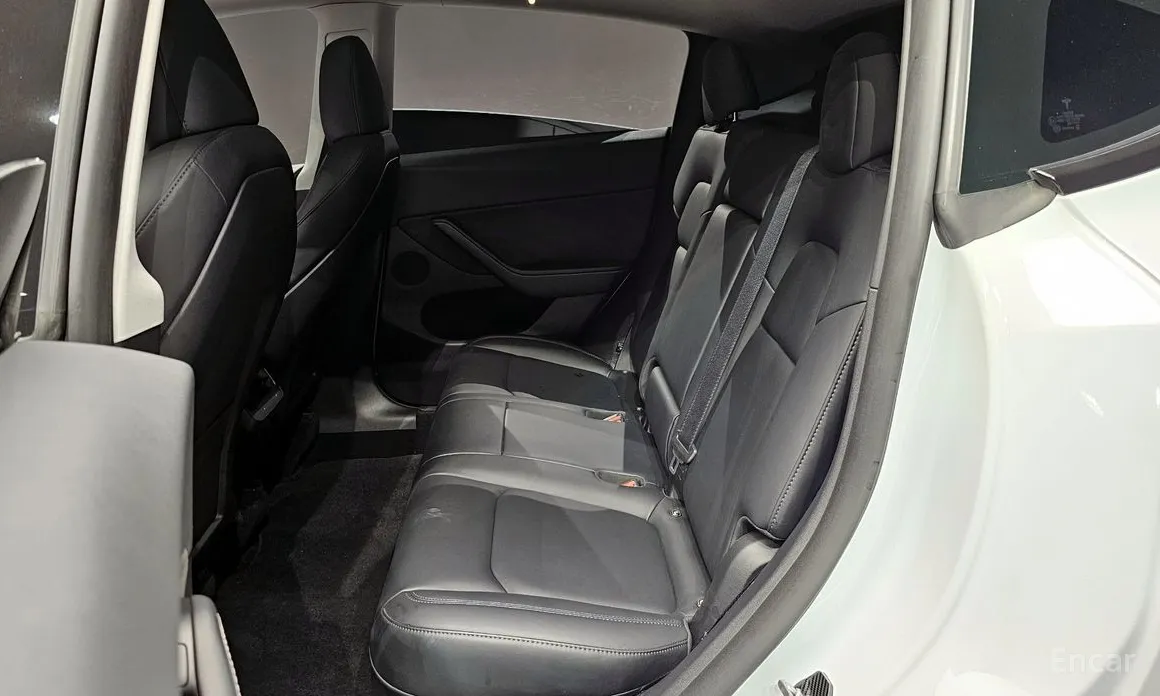 Photo 12 - Tesla Model Y