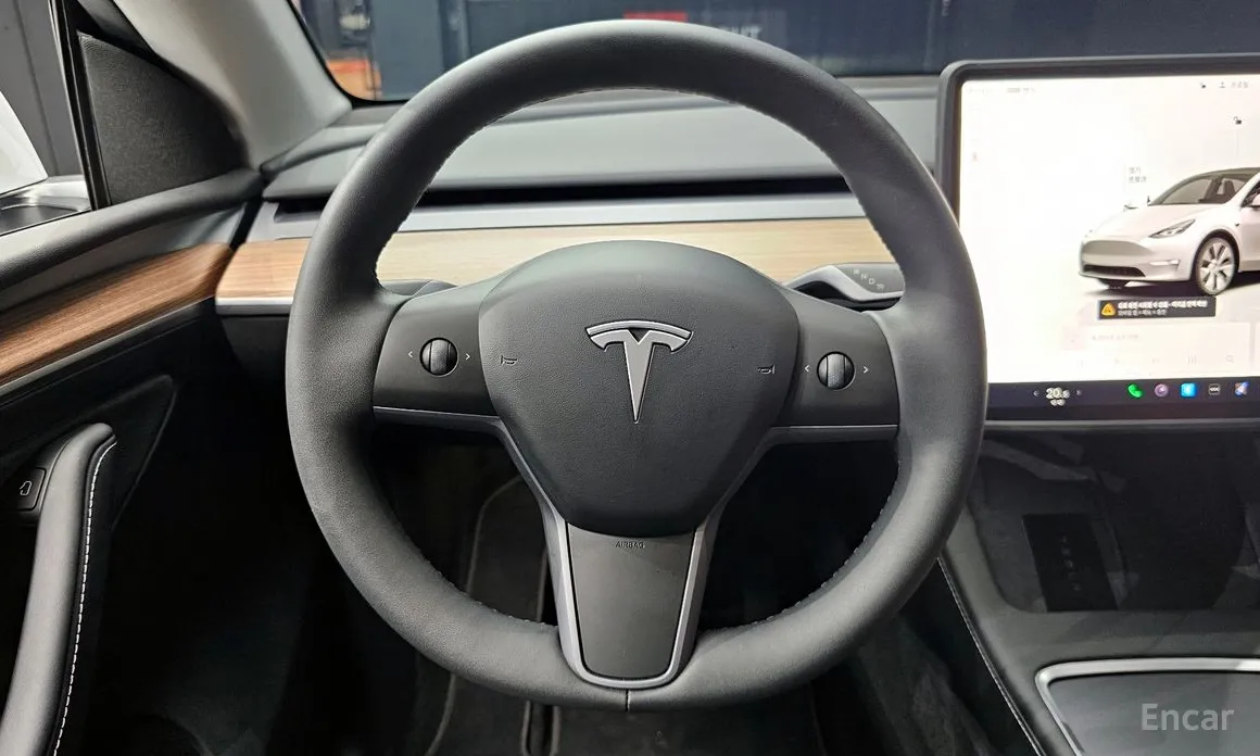 Photo 13 - Tesla Model Y