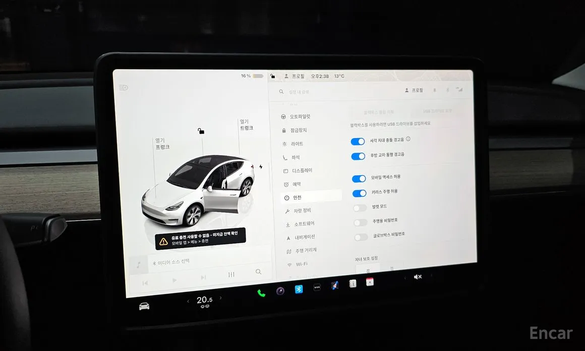 Photo 15 - Tesla Model Y