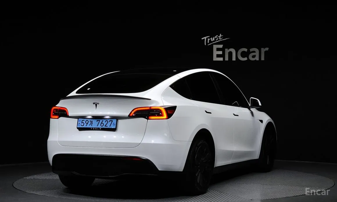 Photo 2 - Tesla Model Y