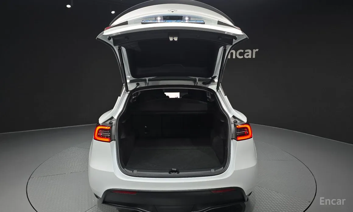 Photo 20 - Tesla Model Y