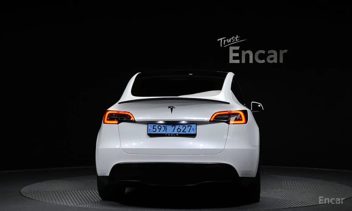 Photo 4 - Tesla Model Y