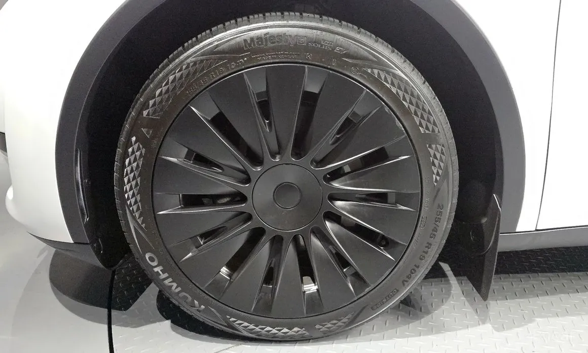 Photo 5 - Tesla Model Y