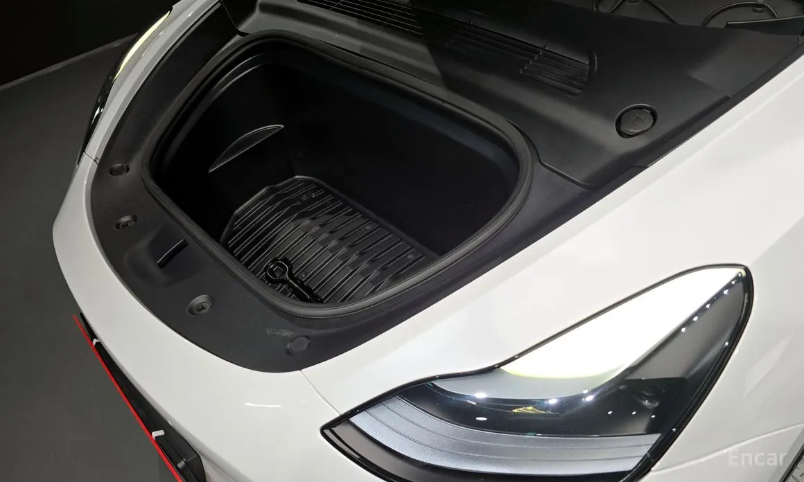 Photo 6 - Tesla Model Y