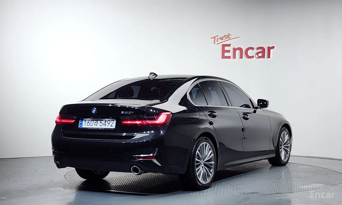 Photo 2 - BMW 3 Series