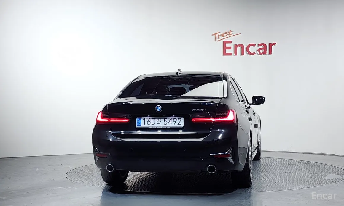 Photo 4 - BMW 3 Series