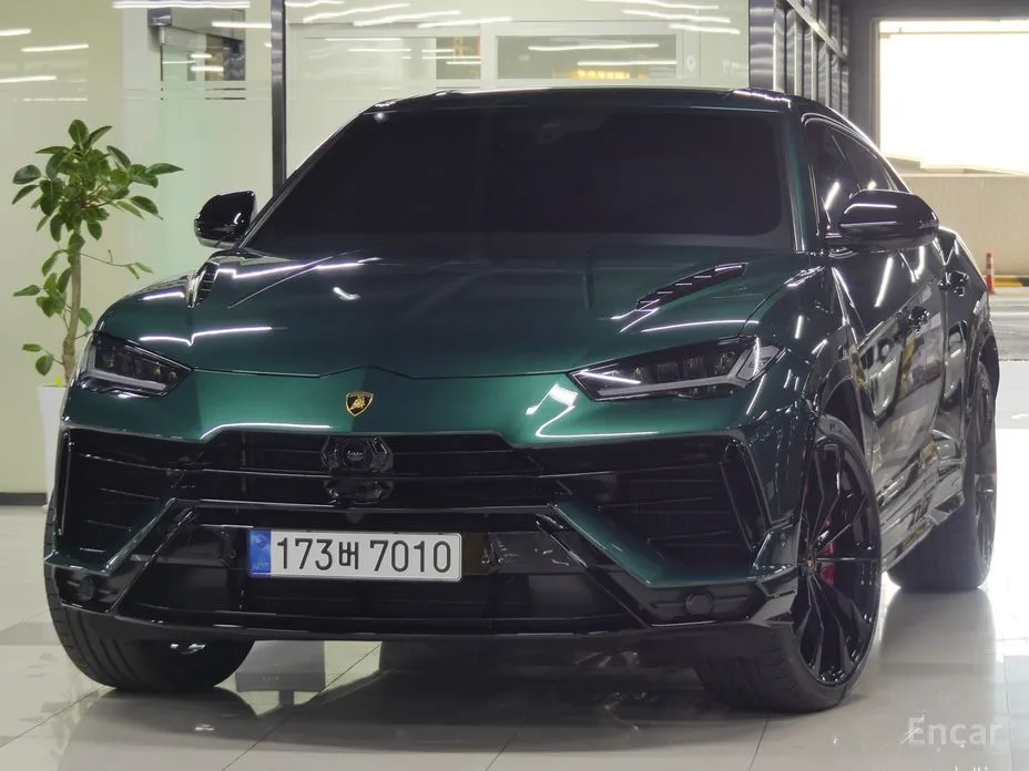 Фото 1 - Lamborghini Urus