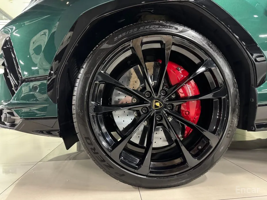 Фото 17 - Lamborghini Urus