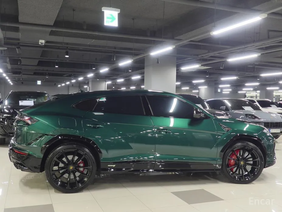 Фото 2 - Lamborghini Urus