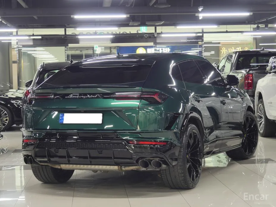 Фото 3 - Lamborghini Urus