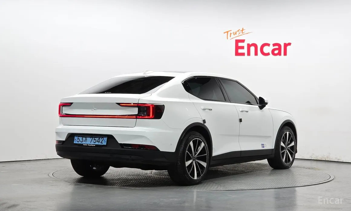 Фото 2 - Polestar 2