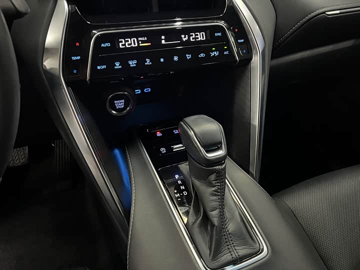 Photo 7 - Toyota Harrier