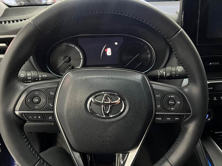 Photo 8 - Toyota Harrier