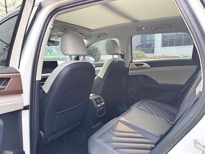 Фото 7 - Volkswagen Tharu