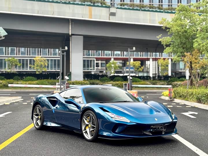 Фото 2 - Ferrari F8
