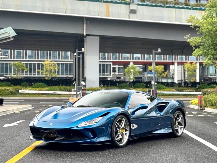 Фото 3 - Ferrari F8
