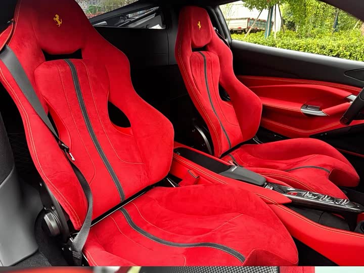 Фото 4 - Ferrari F8