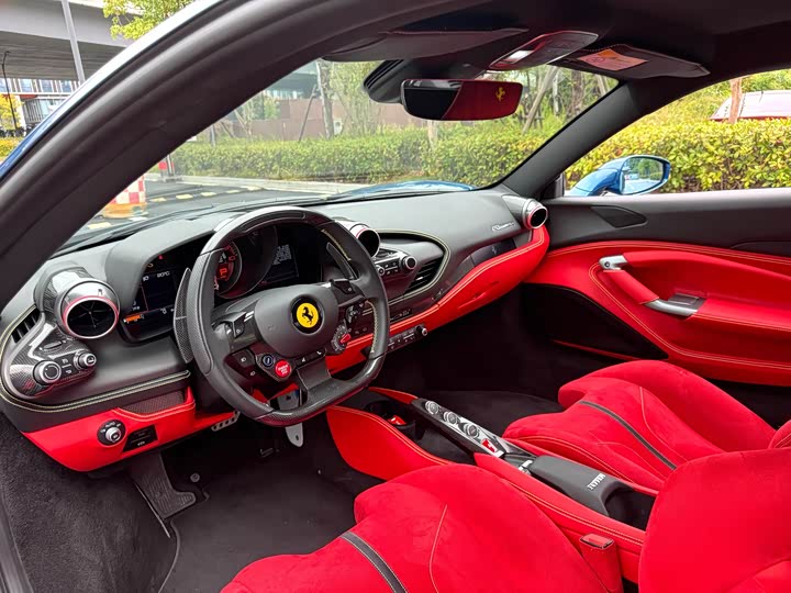 Фото 5 - Ferrari F8