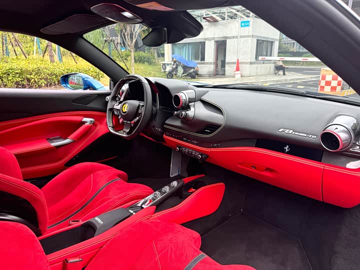 Фото 6 - Ferrari F8