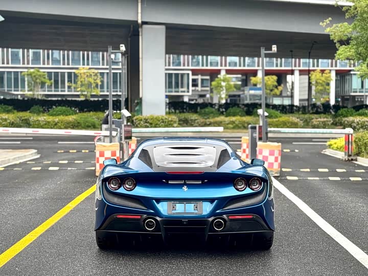 Фото 7 - Ferrari F8