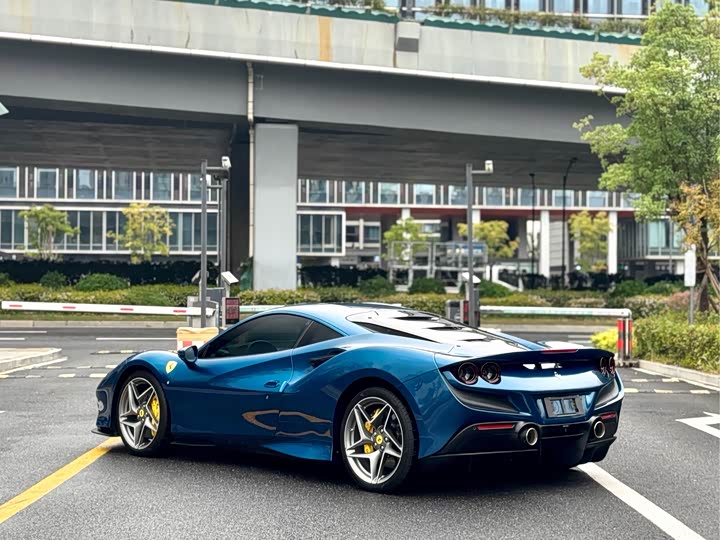 Фото 9 - Ferrari F8