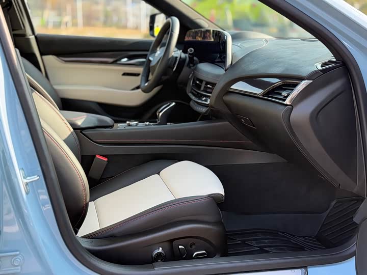 Фото 8 - Cadillac CT5