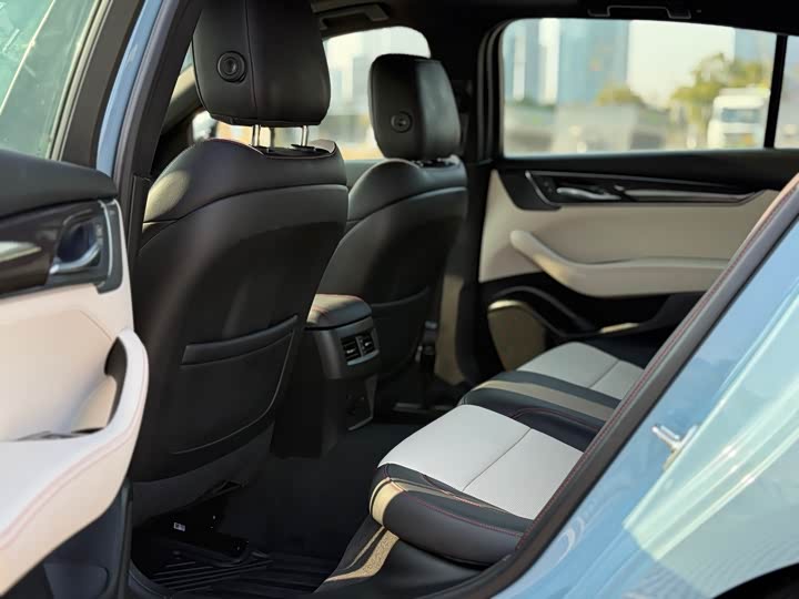 Фото 9 - Cadillac CT5