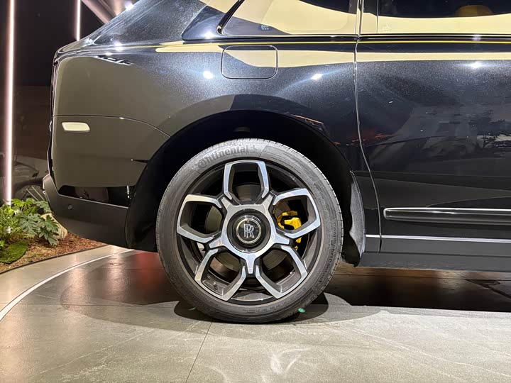 Photo 7 - Rolls-Royce Cullinan