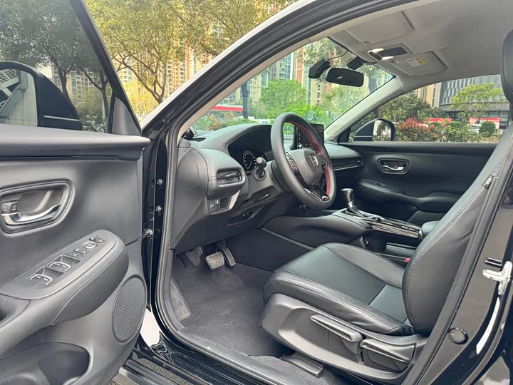 Фото 4 - Honda HR-V