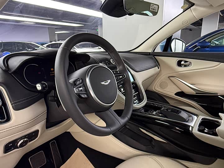 Фото 4 - Aston Martin DBX