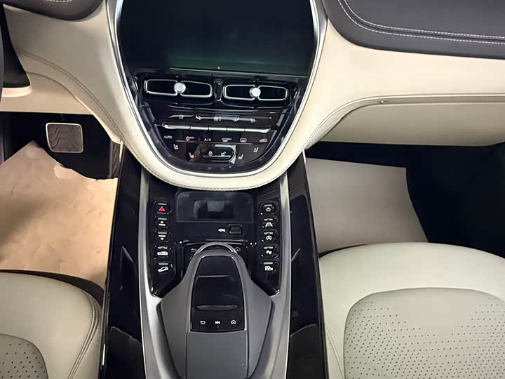 Фото 5 - Aston Martin DBX