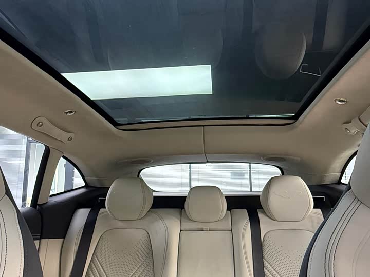 Фото 7 - Aston Martin DBX