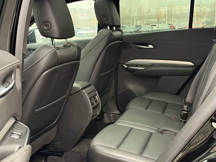 Фото 8 - Cadillac XT4