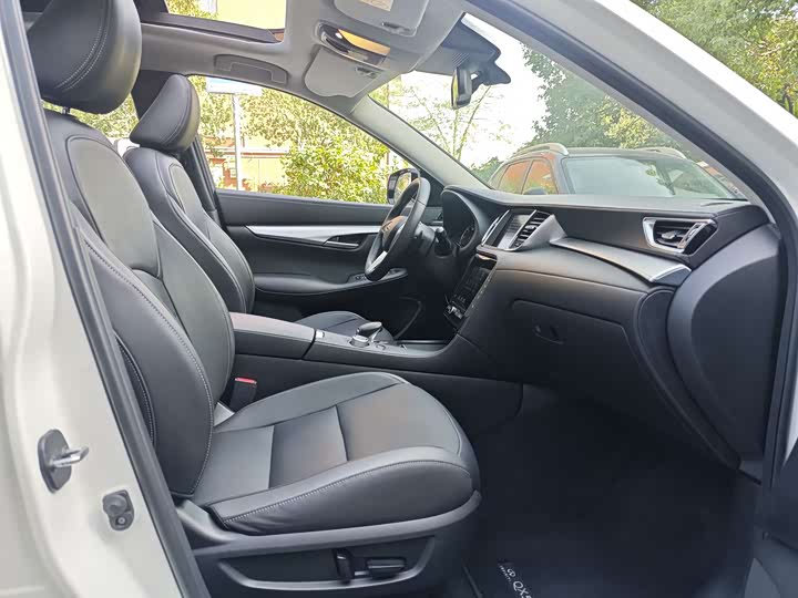 Photo 7 - Infiniti QX50