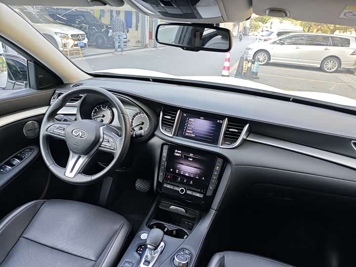 Photo 9 - Infiniti QX50