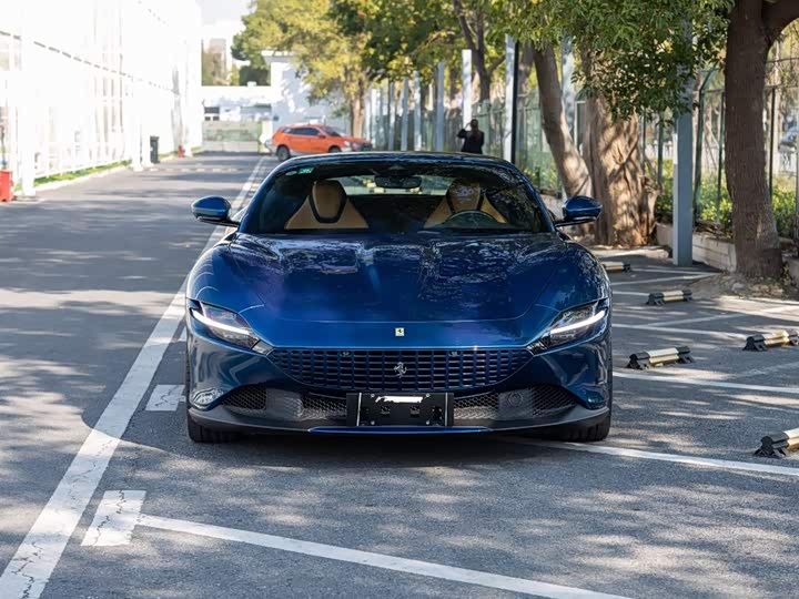 Фото 2 - Ferrari Roma