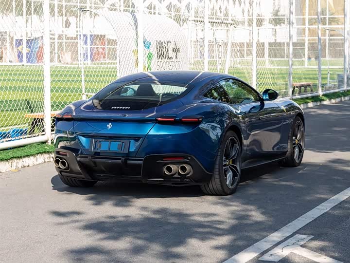 Фото 4 - Ferrari Roma