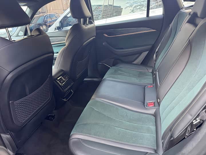 Фото 5 - Geely Monjaro