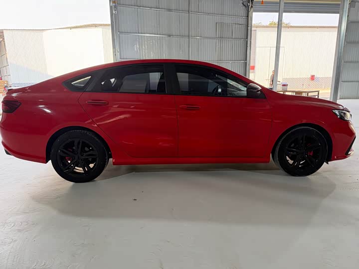 Фото 4 - Geely Coolray