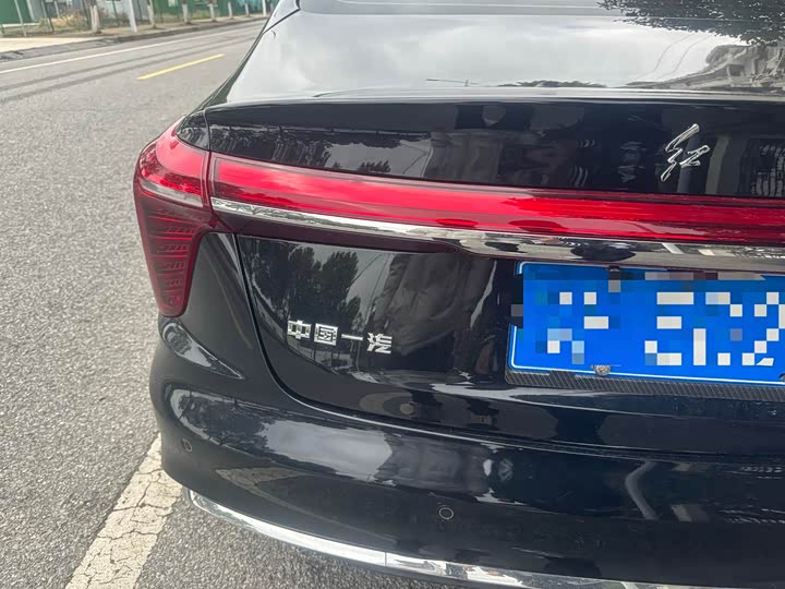 Фото 9 - Hongqi H5