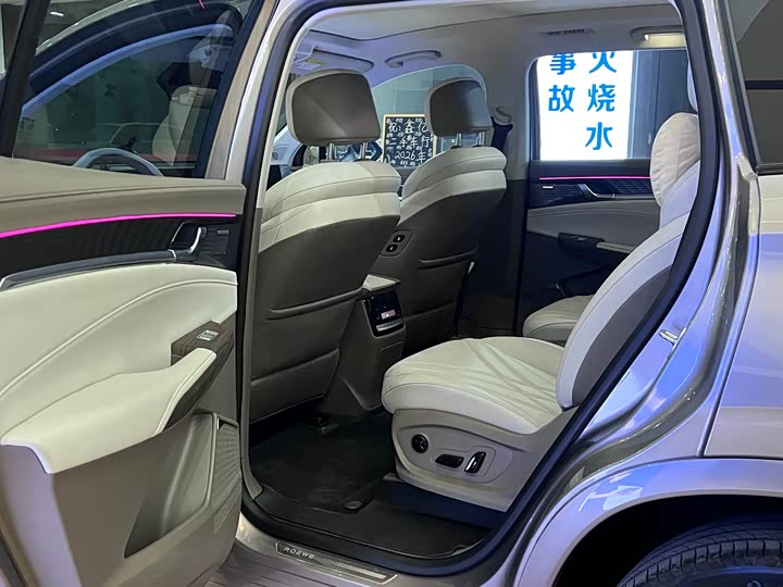 Фото 8 - Roewe RX9