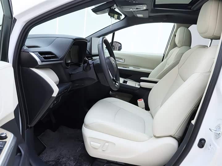 Фото 8 - Toyota Sienna