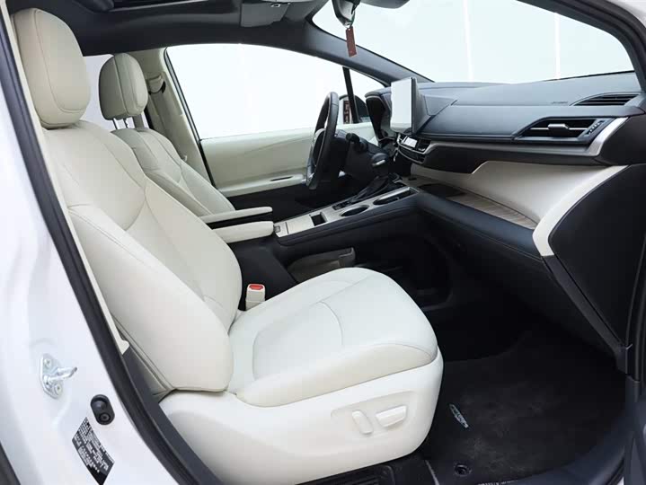 Фото 9 - Toyota Sienna