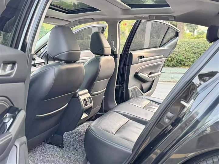 Photo 7 - Nissan Teana