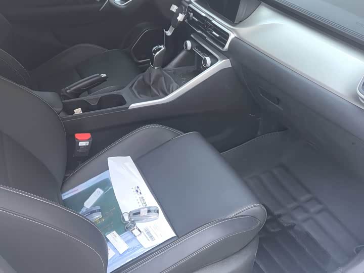 Фото 3 - Geely Coolray