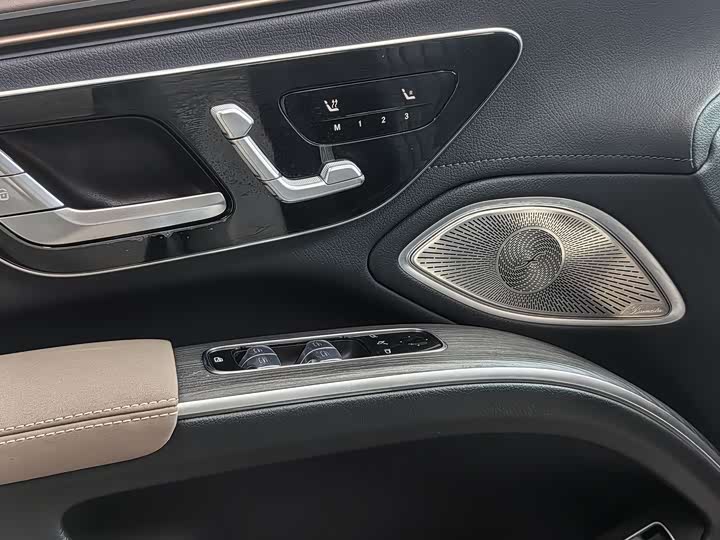 Фото 6 - Mercedes-Benz EQS