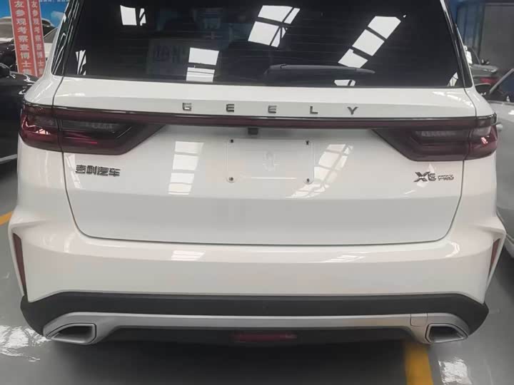 Фото 5 - Geely Vision X6