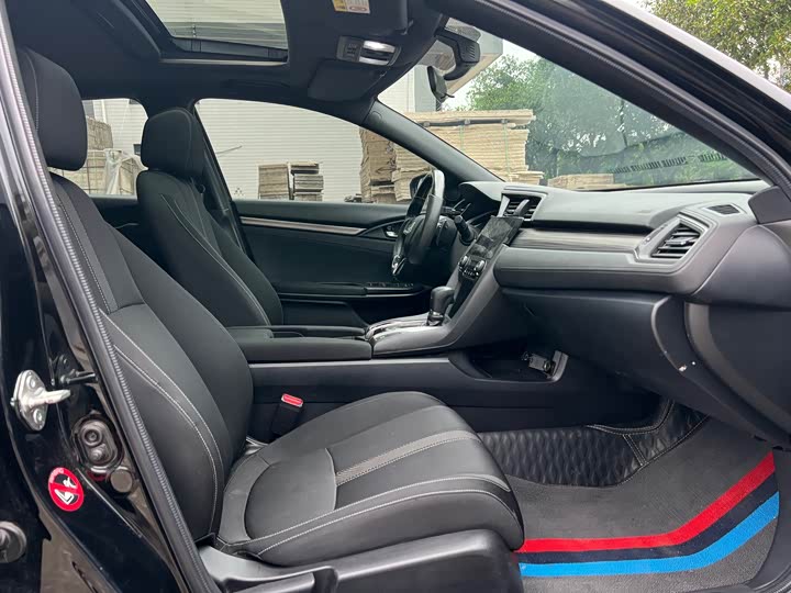 Фото 8 - Honda Civic