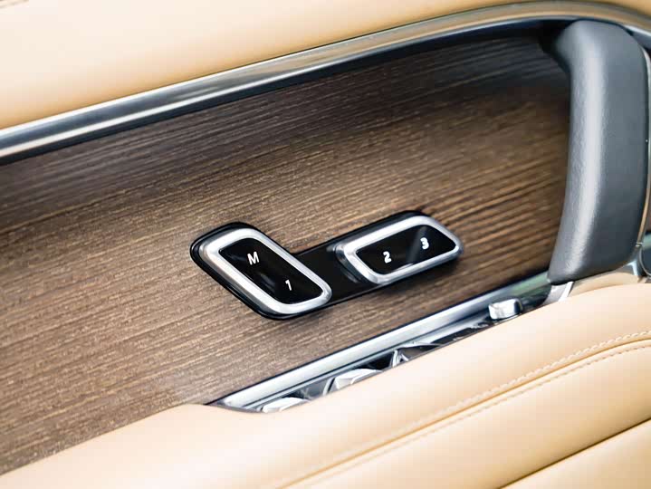 Photo 7 - Land Rover Range Rover